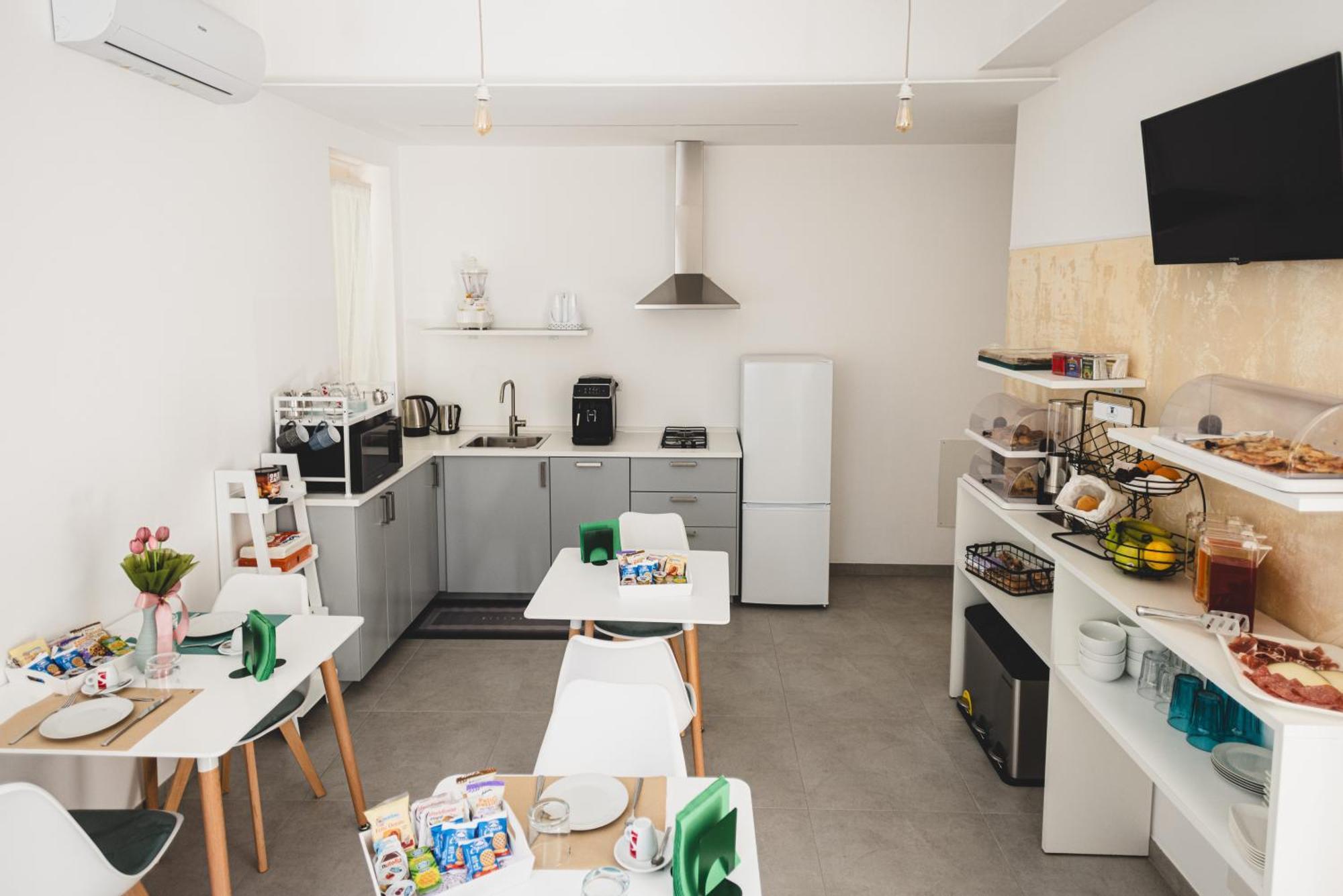 Piazza Verdi B&B Васто Екстер'єр фото